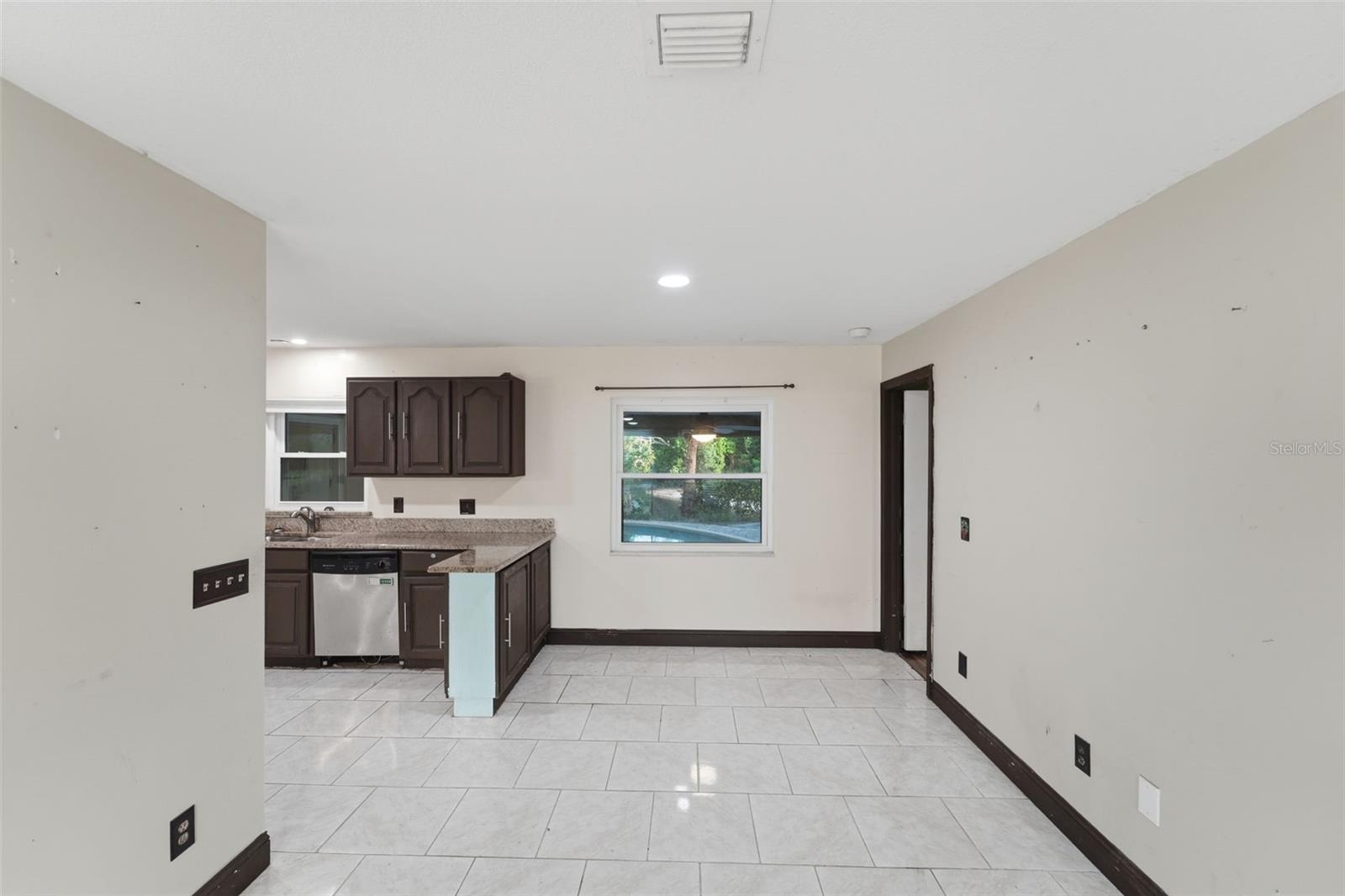 Image 36 of 58 For 148 Sunset Drive