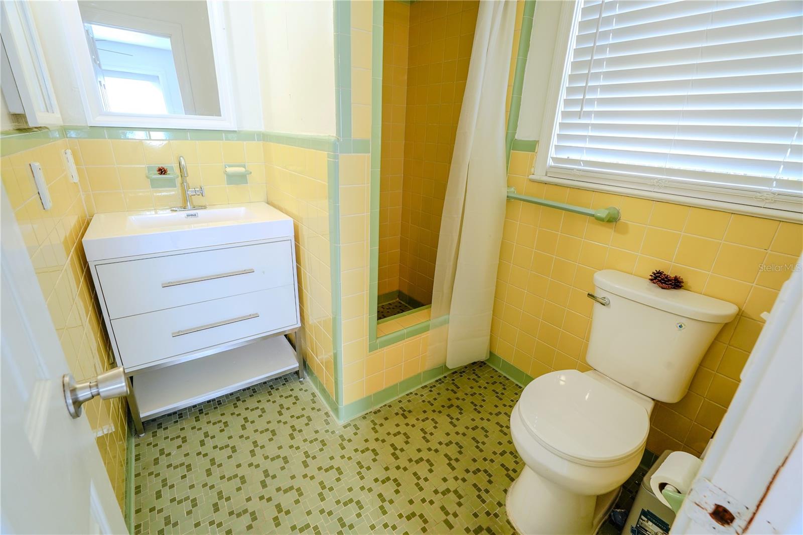 Image 19 of 23 For 1208 Halifax Avenue