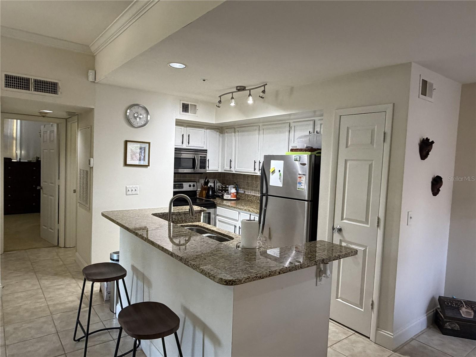 Image 9 of 14 For 498 Pin Oak Place 306