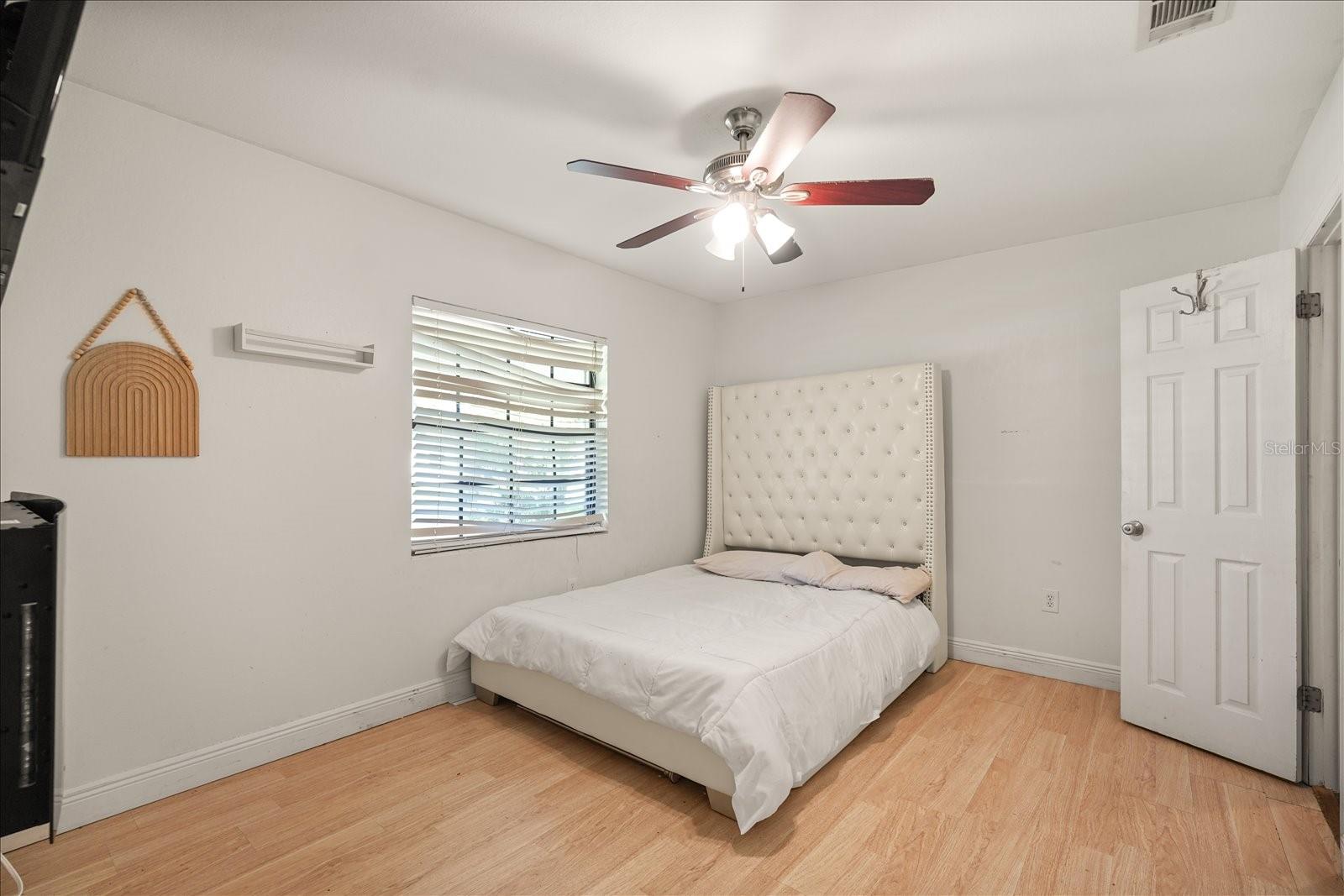 Image 11 of 24 For 814 Densmore Dr