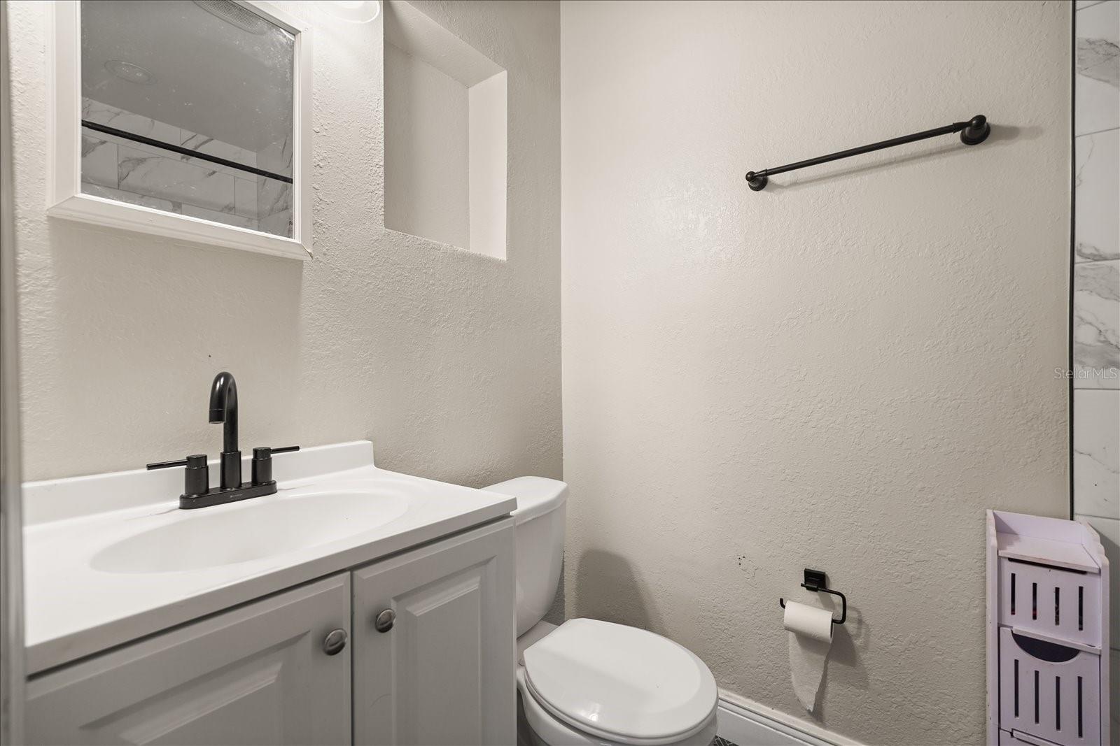 Image 12 of 24 For 814 Densmore Dr