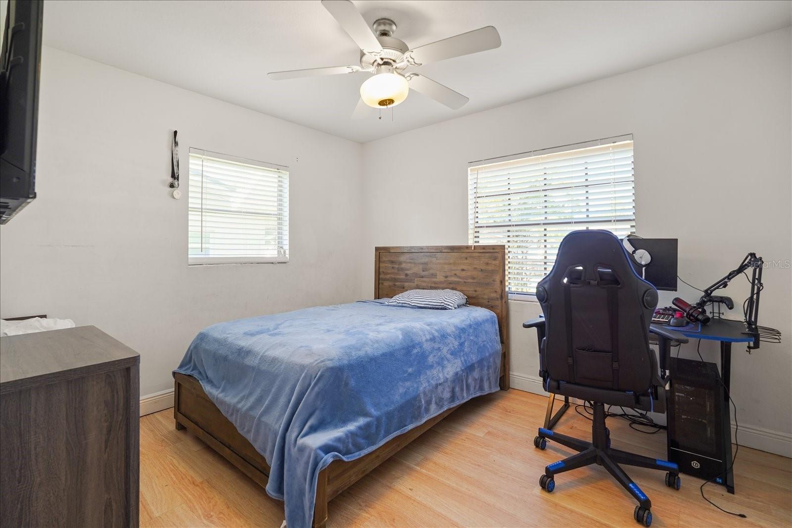 Image 16 of 24 For 814 Densmore Dr