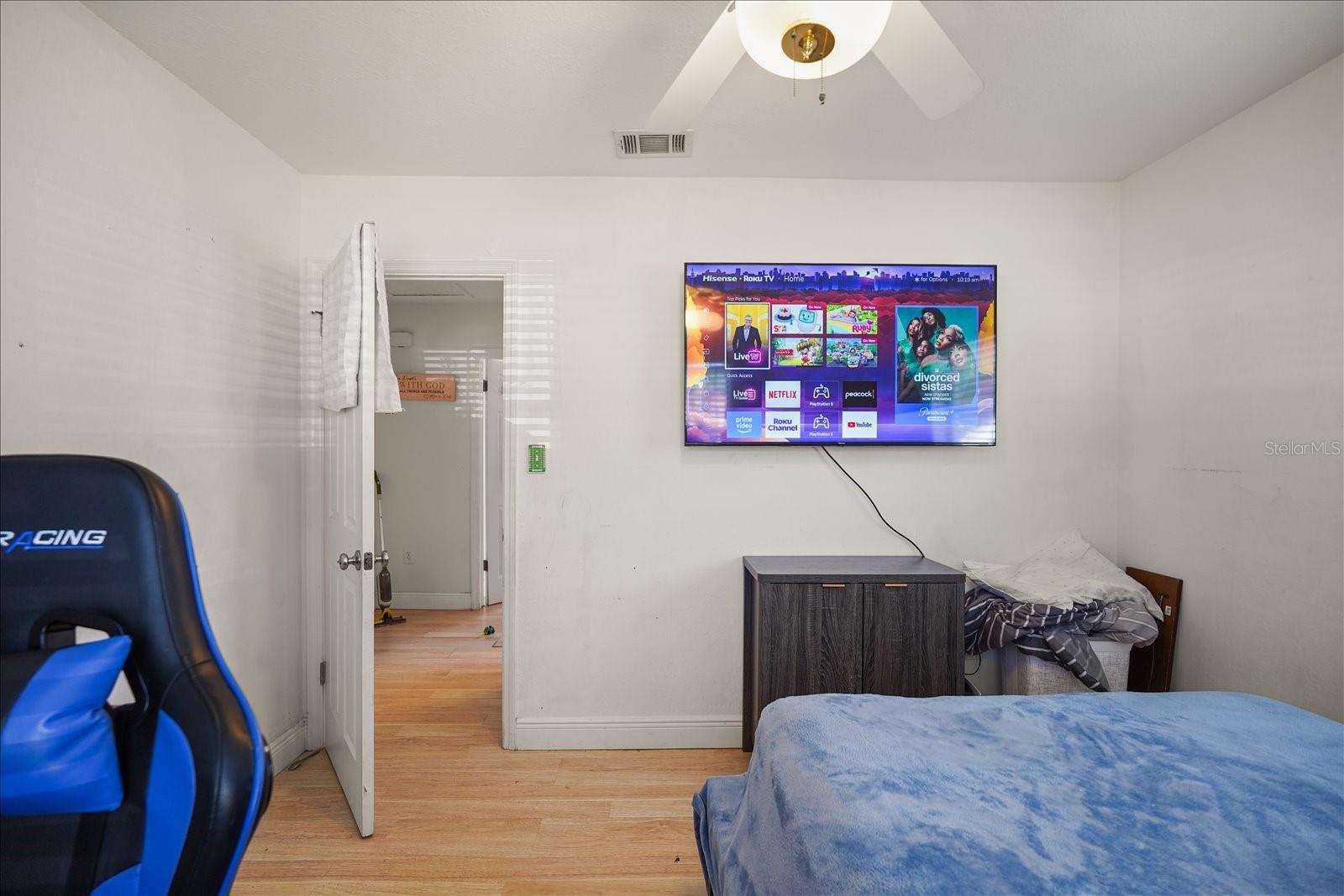 Image 17 of 24 For 814 Densmore Dr