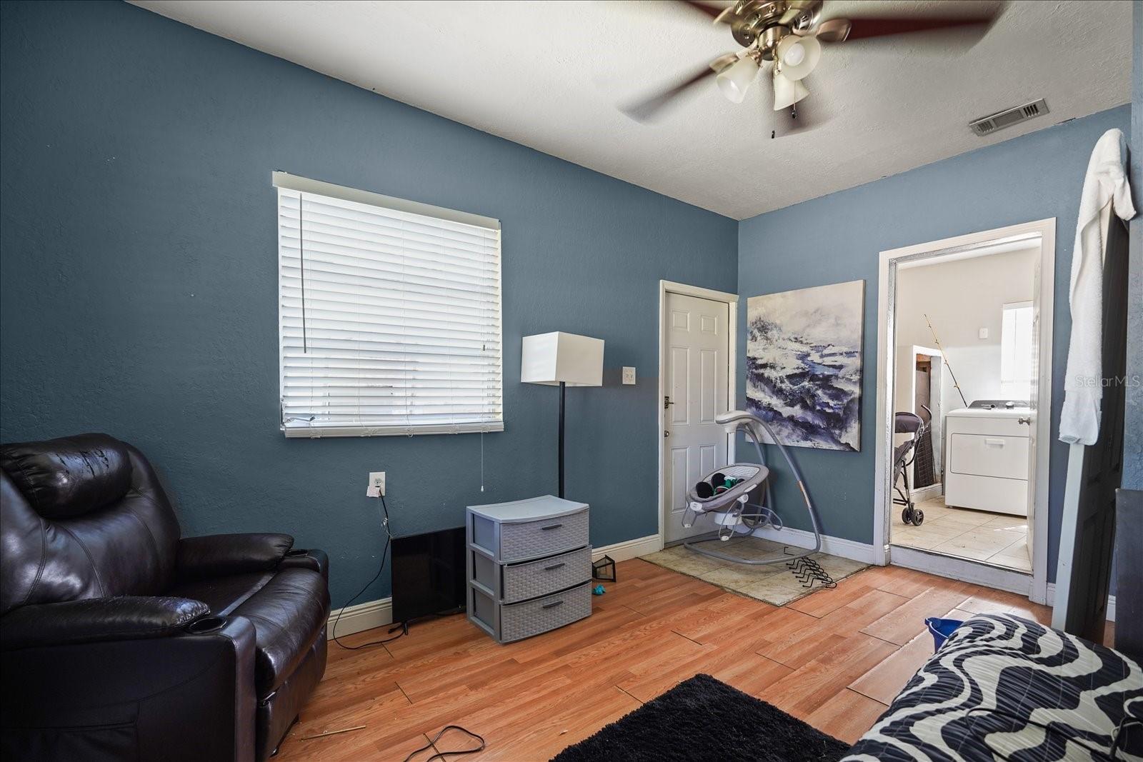 Image 18 of 24 For 814 Densmore Dr