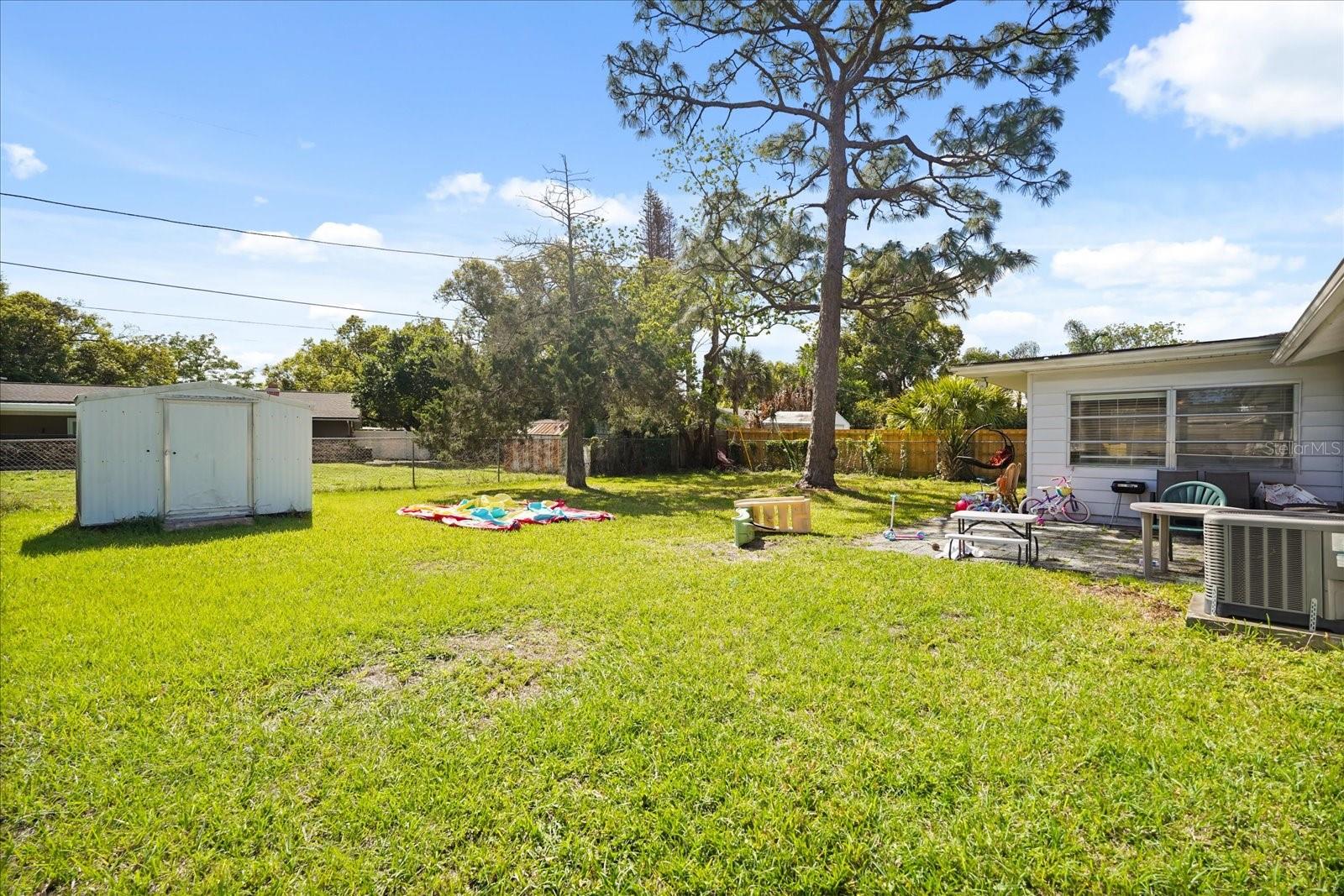 Image 22 of 24 For 814 Densmore Dr