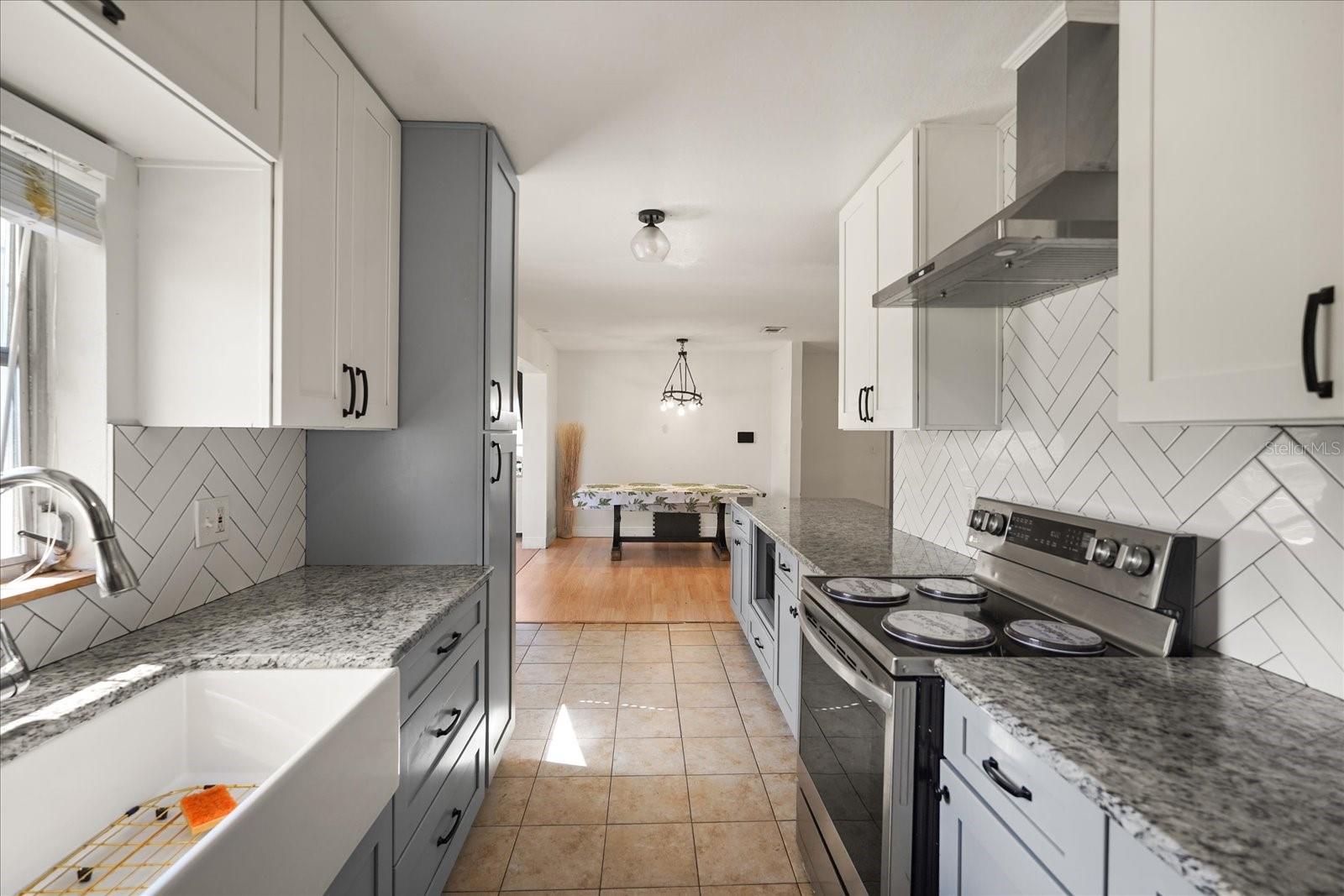 Image 3 of 24 For 814 Densmore Dr