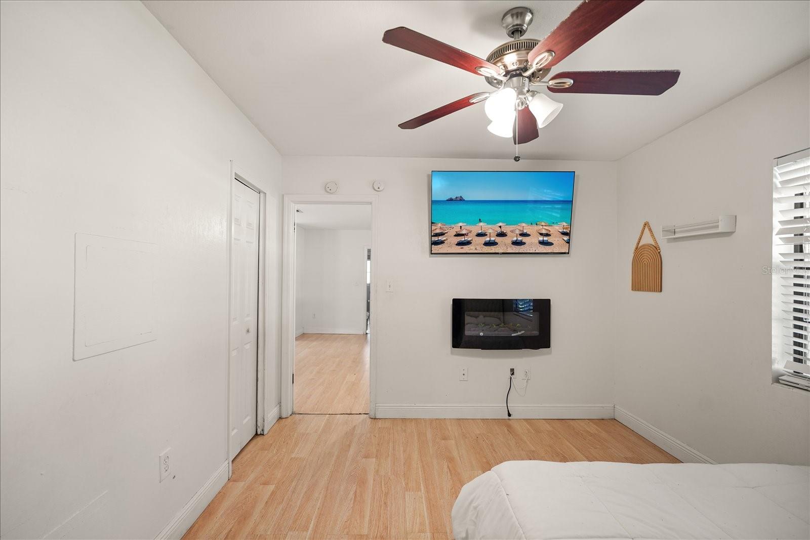 Image 5 of 24 For 814 Densmore Dr