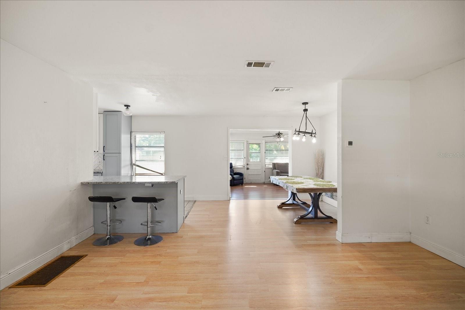 Image 6 of 24 For 814 Densmore Dr