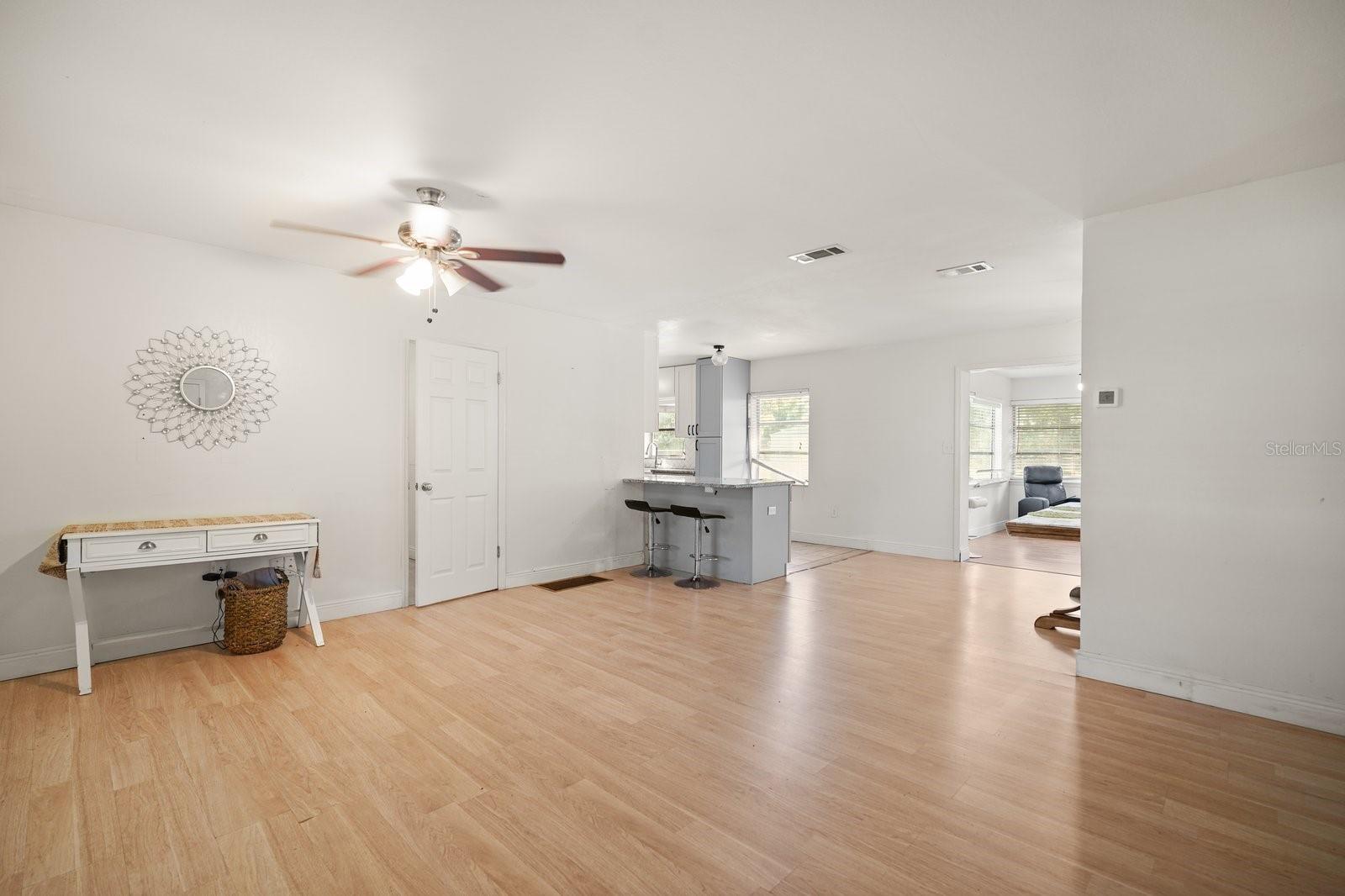 Image 7 of 24 For 814 Densmore Dr