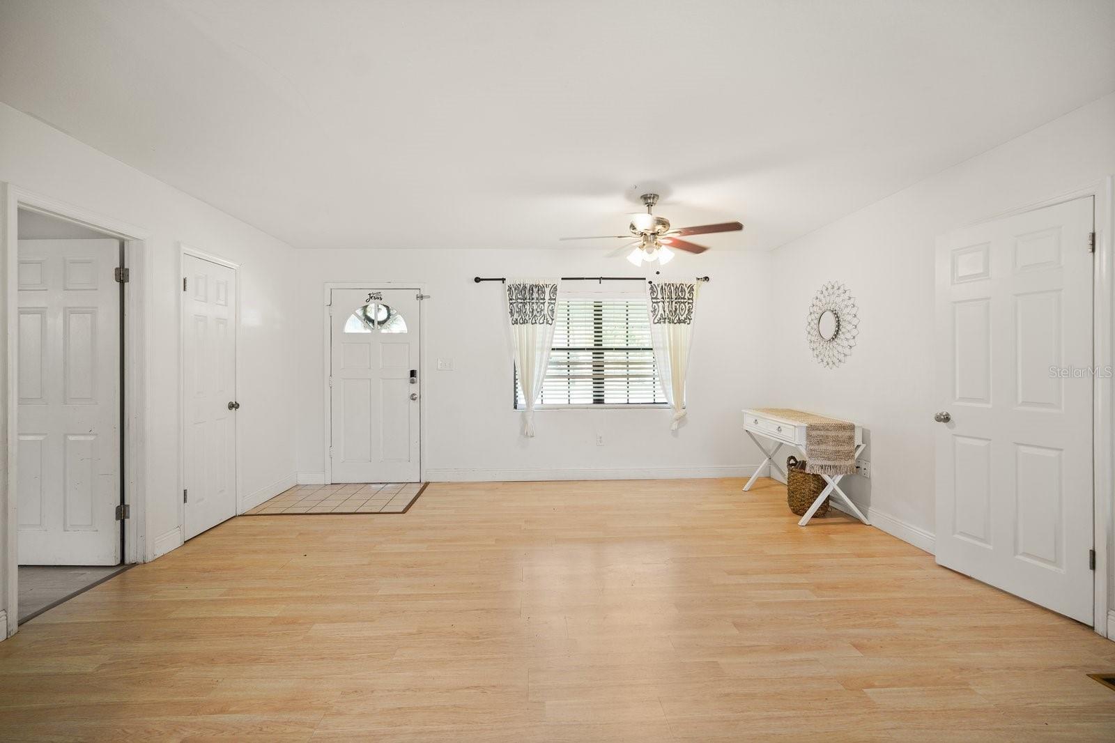 Image 8 of 24 For 814 Densmore Dr