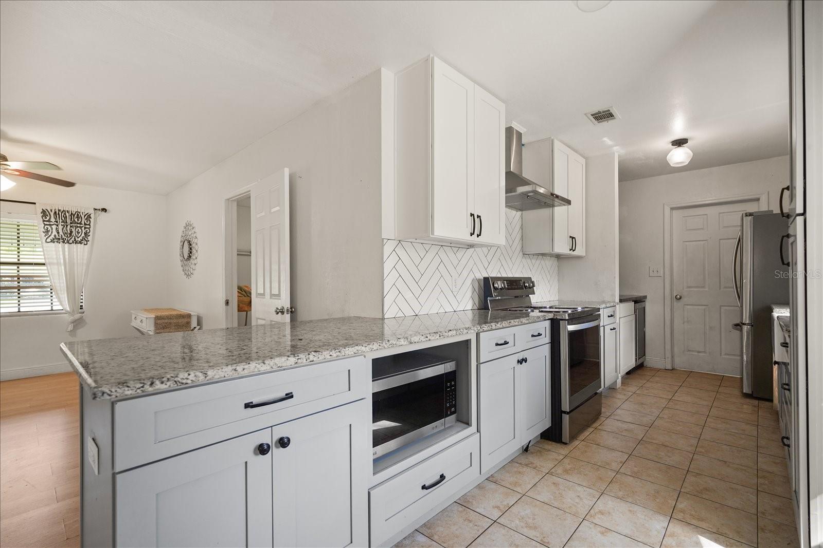 Image 9 of 24 For 814 Densmore Dr