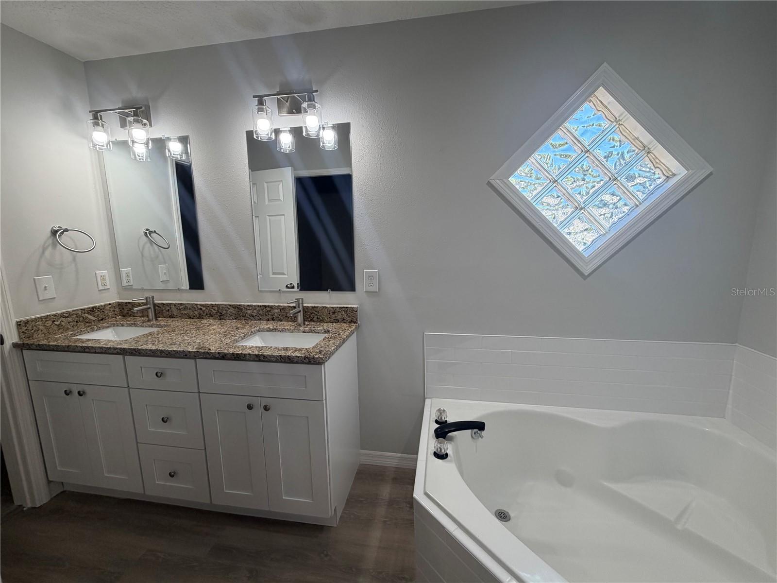 Image 11 of 18 For 370 Cobble Court