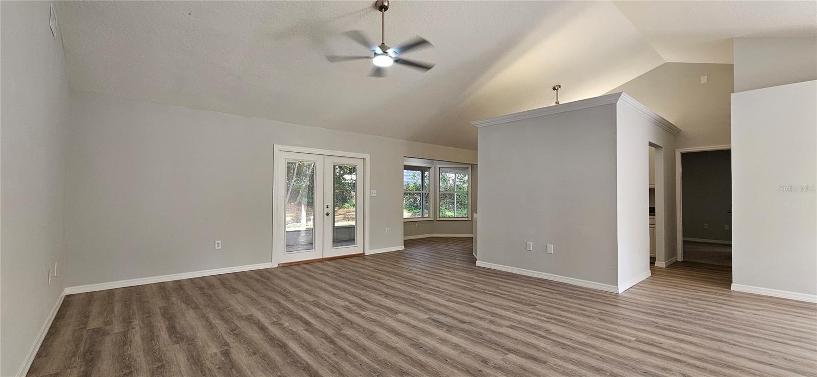 Image 4 of 18 For 370 Cobble Court