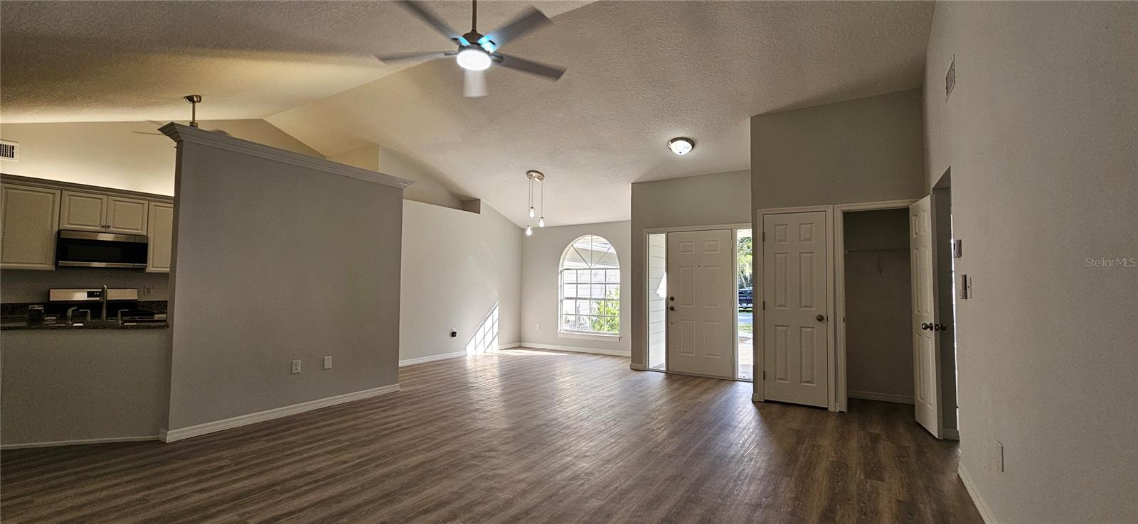 Image 5 of 18 For 370 Cobble Court