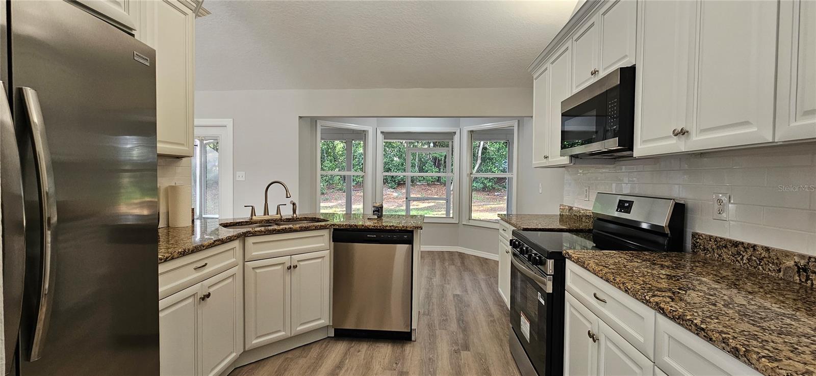 Image 6 of 18 For 370 Cobble Court