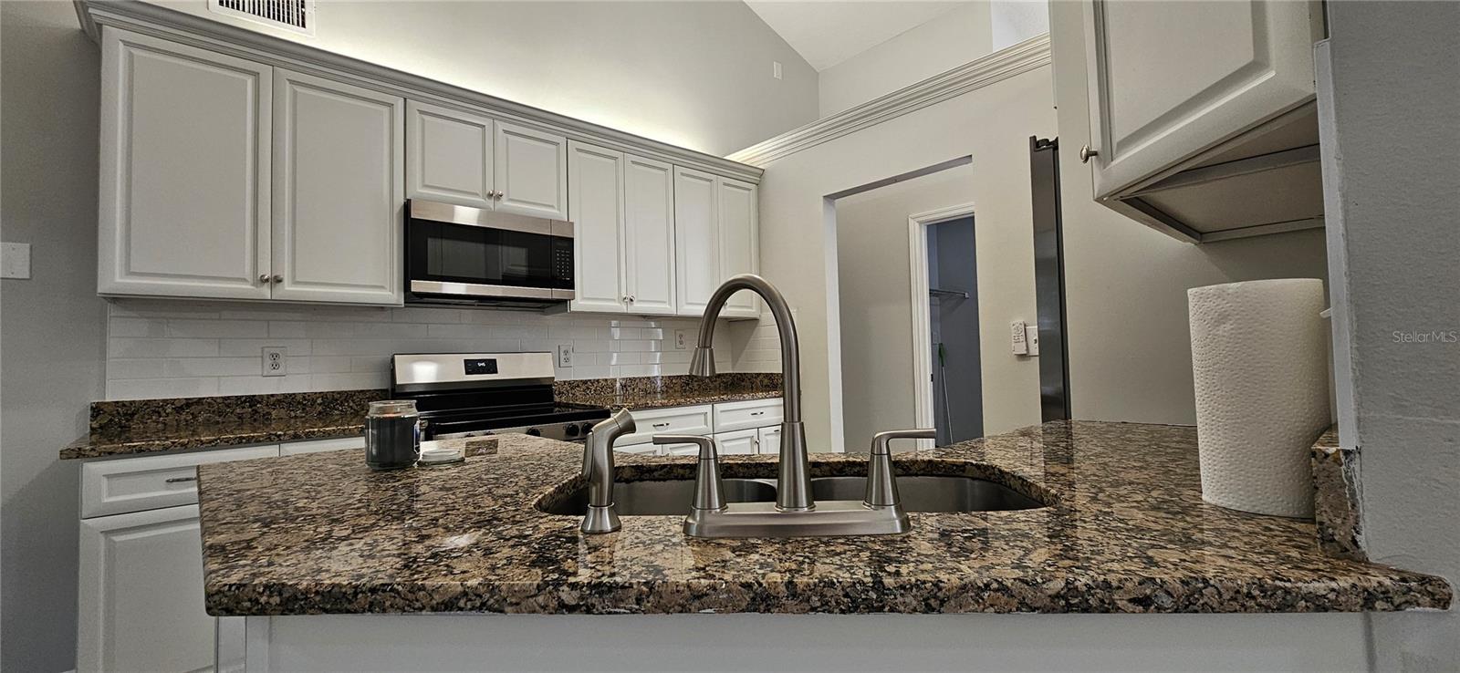 Image 7 of 18 For 370 Cobble Court