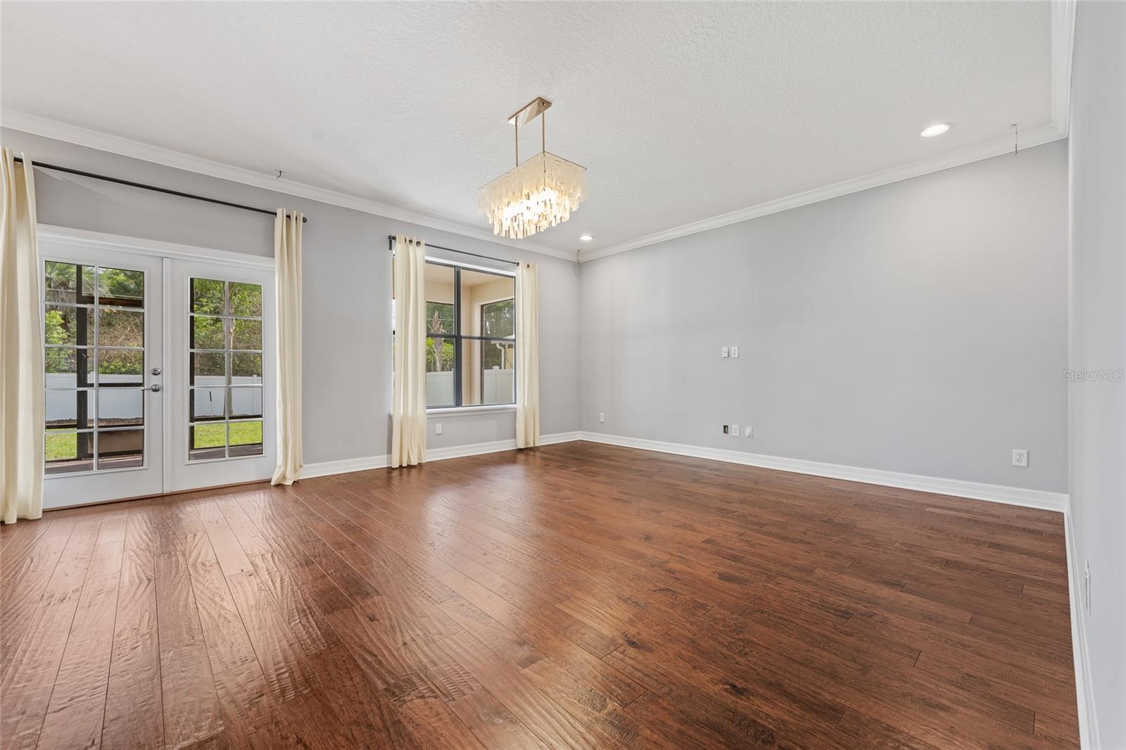 Image 10 of 24 For 838 Strathmore Drive