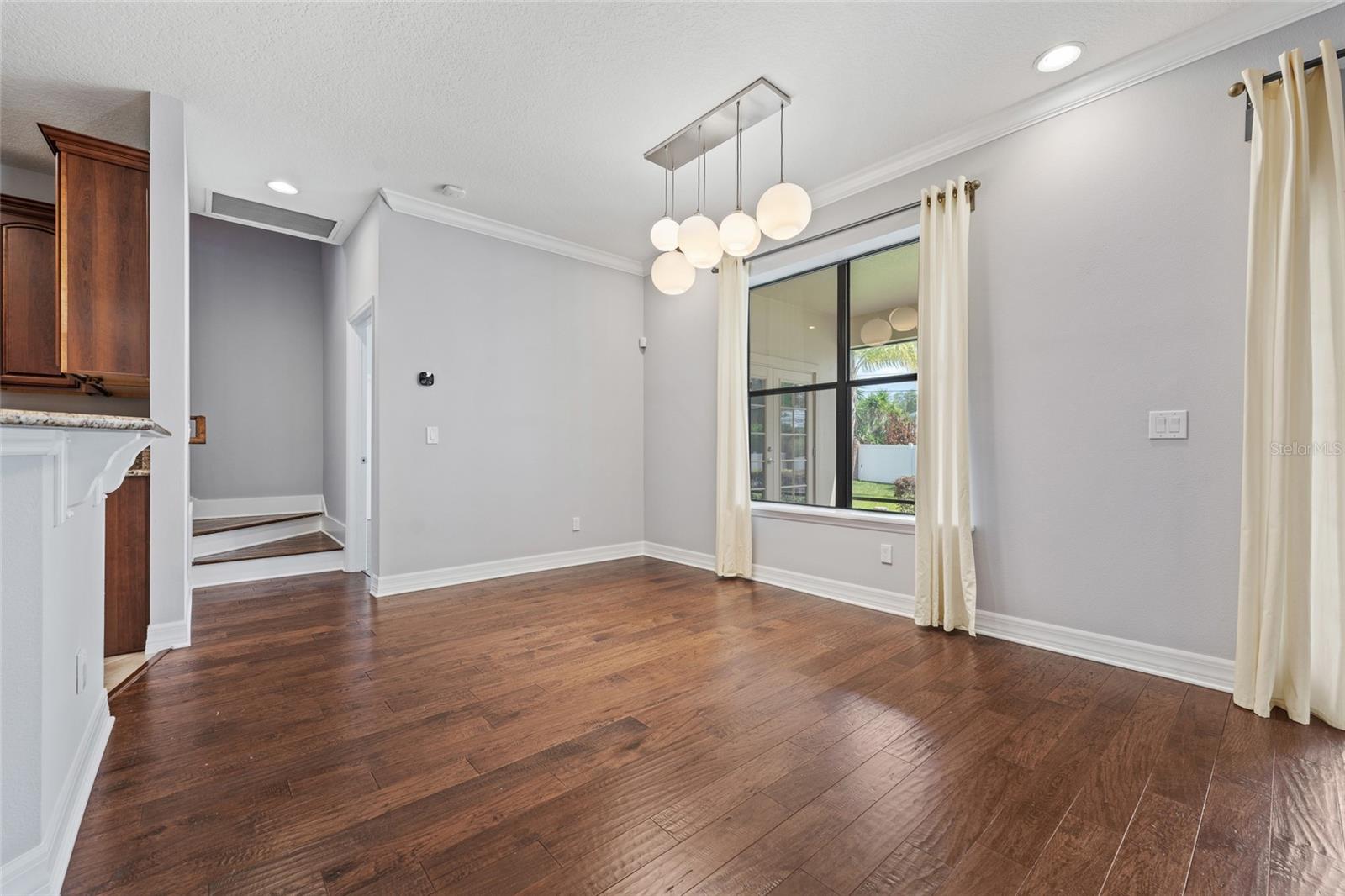 Image 11 of 24 For 838 Strathmore Drive