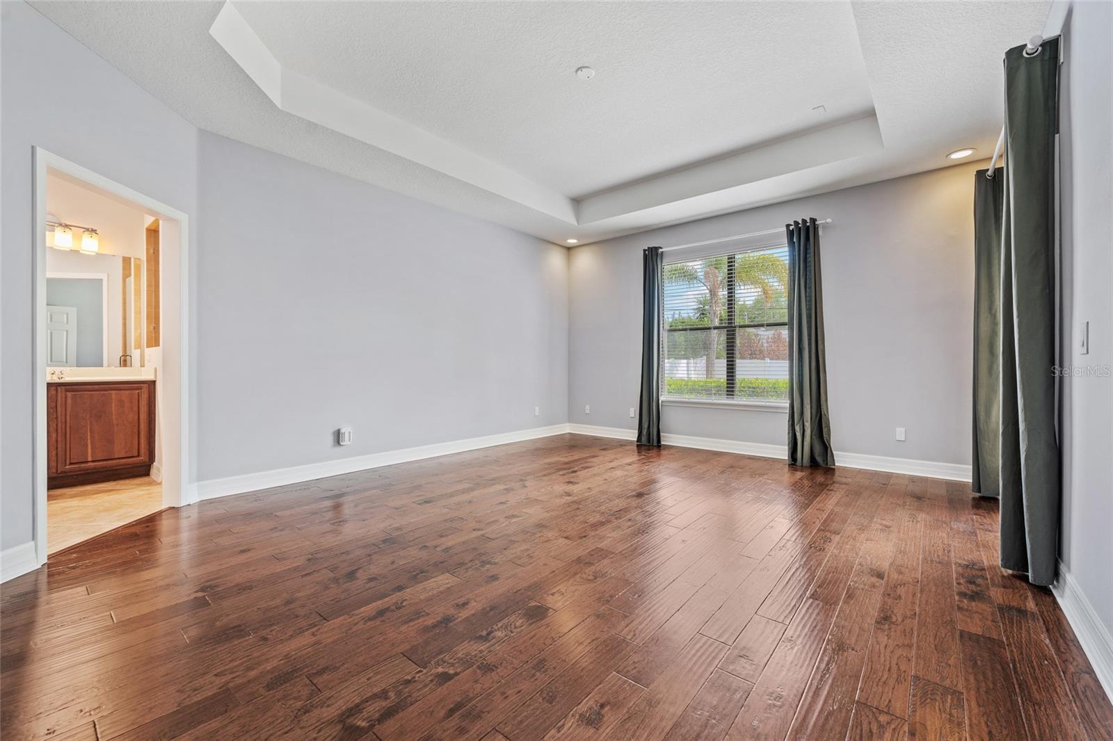 Image 12 of 24 For 838 Strathmore Drive