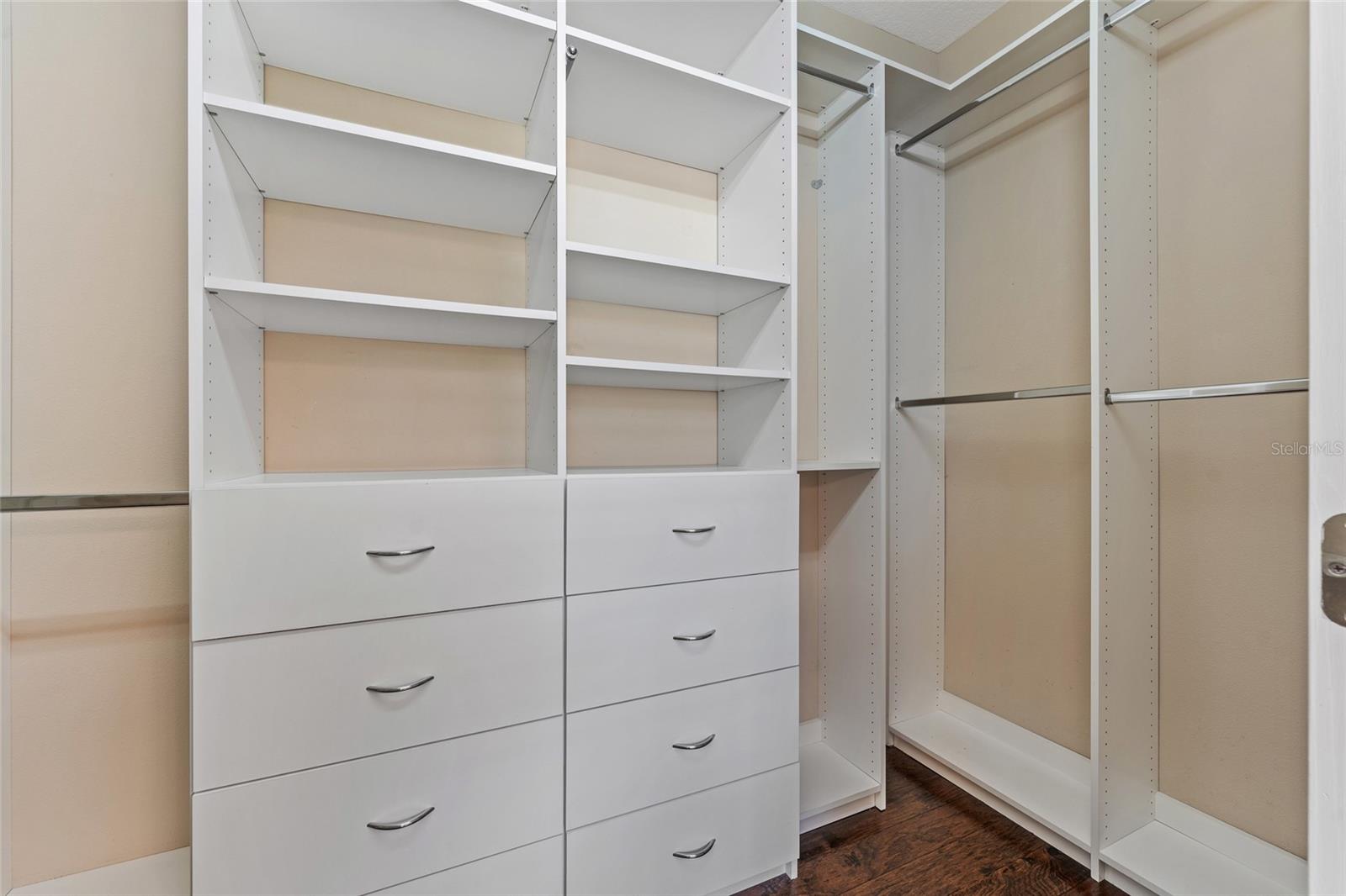 Image 13 of 24 For 838 Strathmore Drive