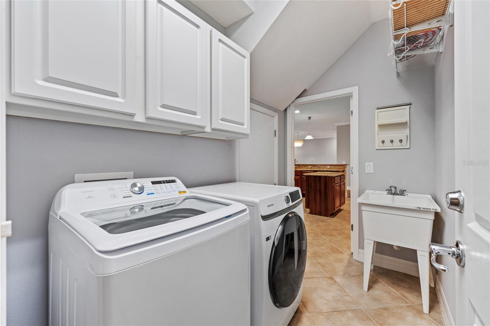 Image 21 of 24 For 838 Strathmore Drive