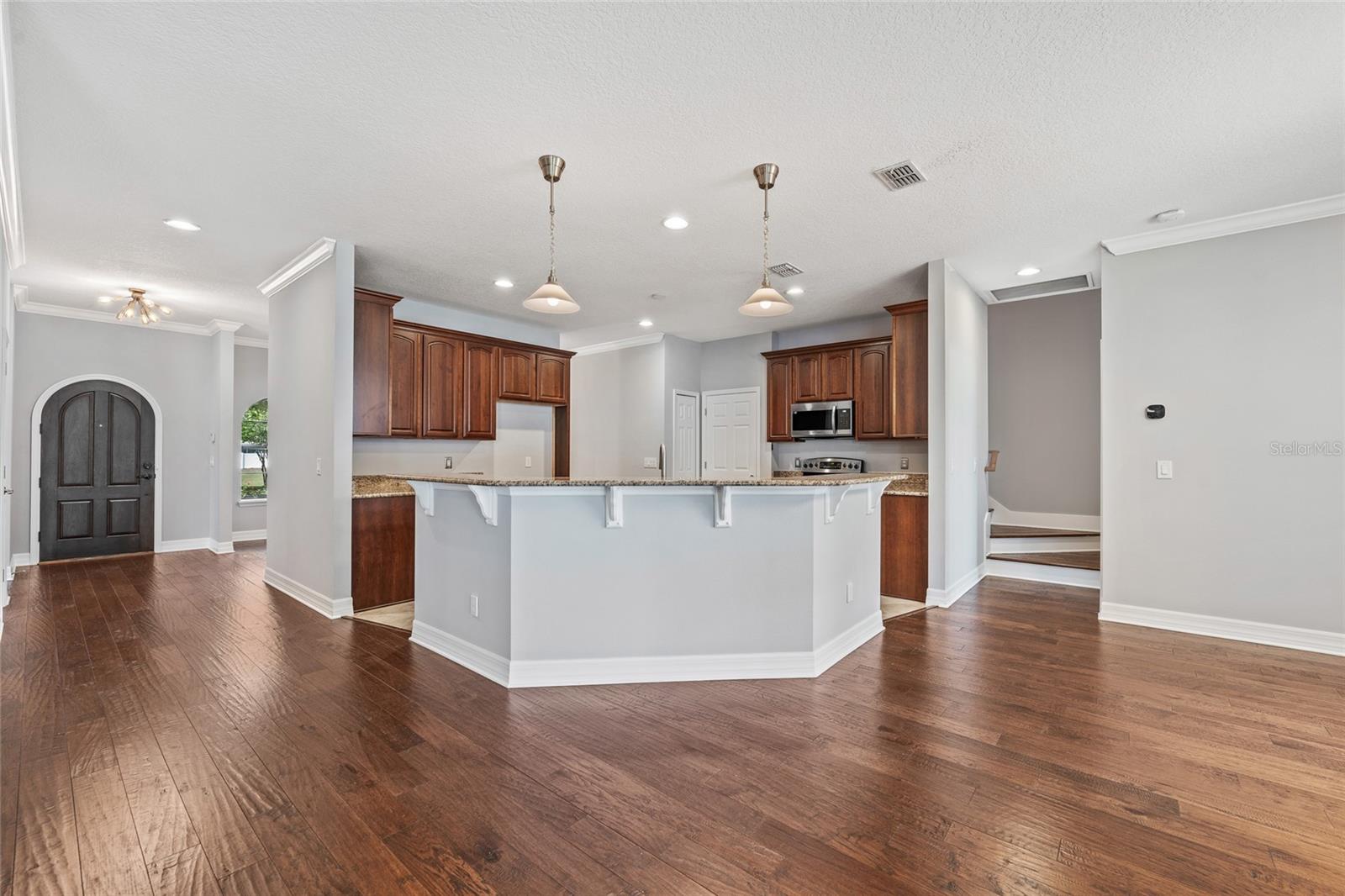 Image 5 of 24 For 838 Strathmore Drive