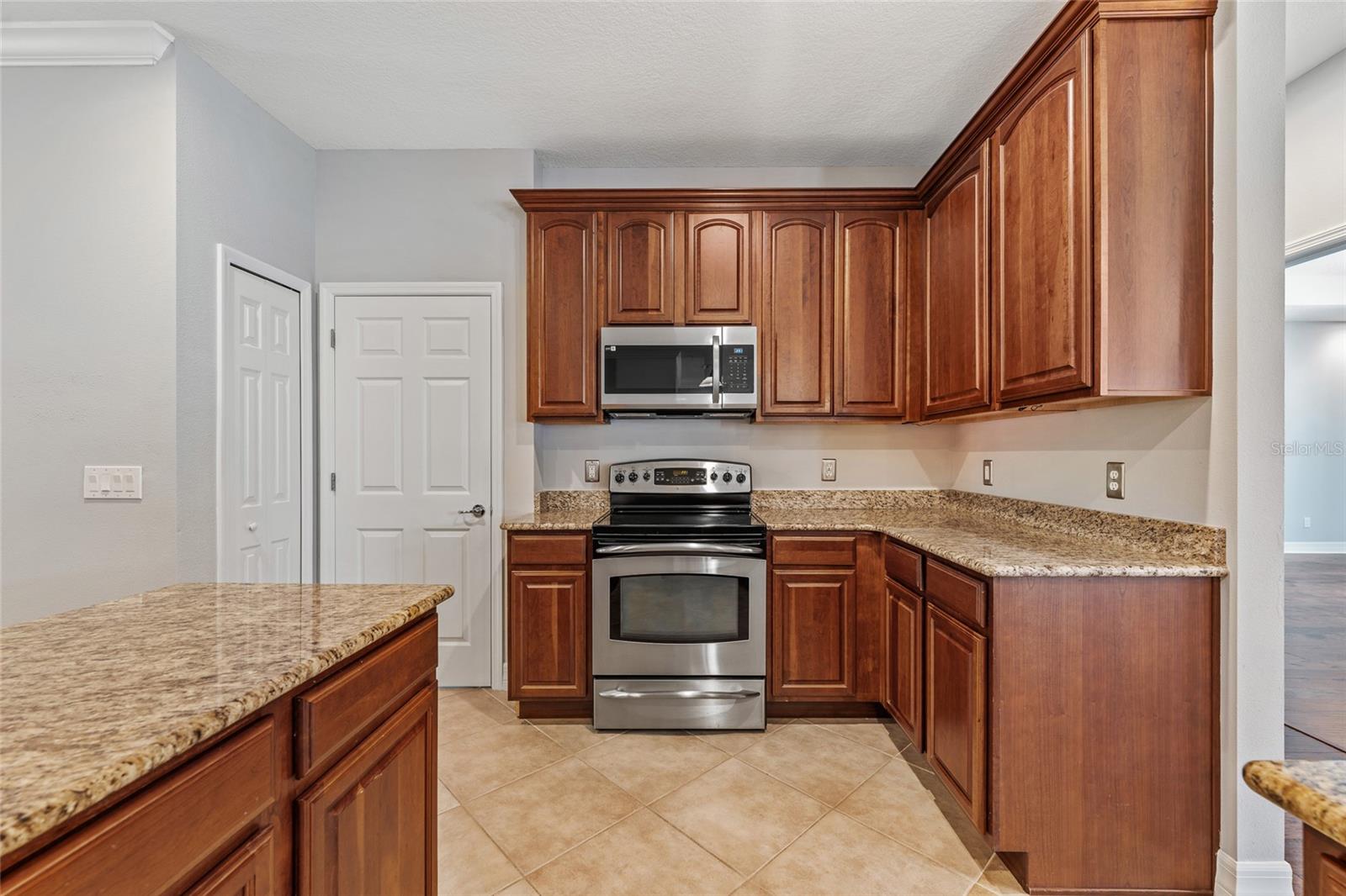 Image 8 of 24 For 838 Strathmore Drive