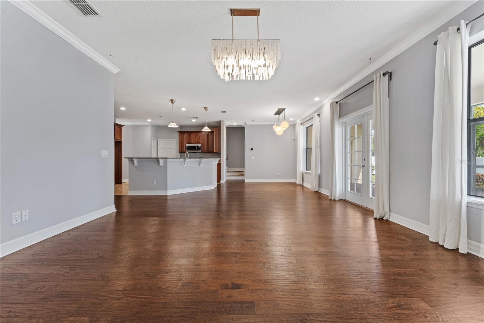 Image 9 of 24 For 838 Strathmore Drive