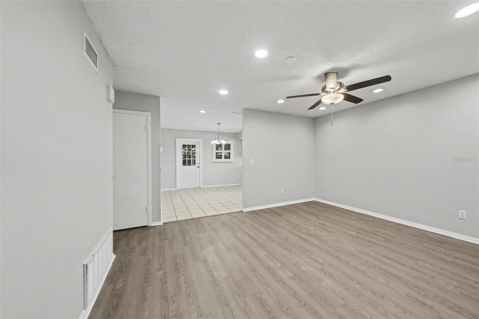 Image 11 of 25 For 722 Galsworthy Avenue