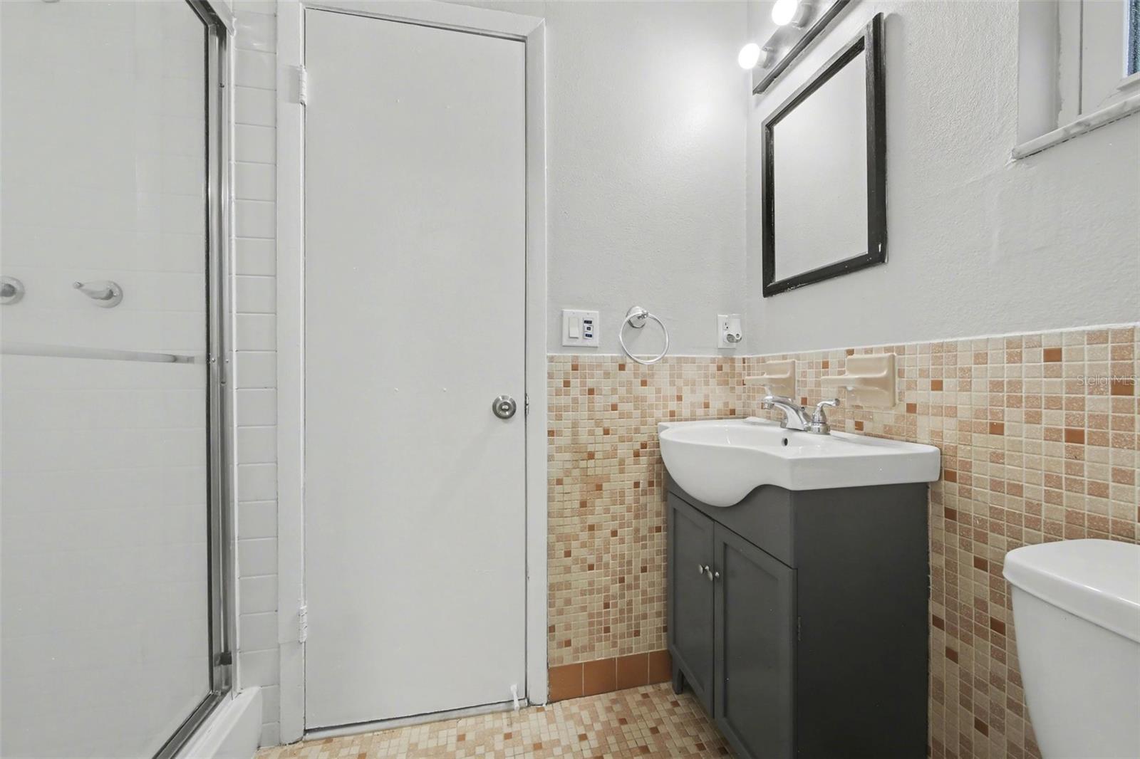 Image 16 of 25 For 722 Galsworthy Avenue