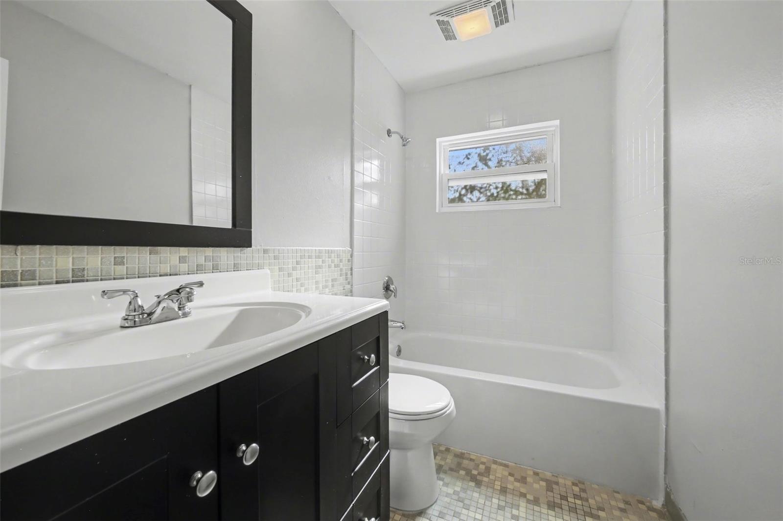 Image 17 of 25 For 722 Galsworthy Avenue