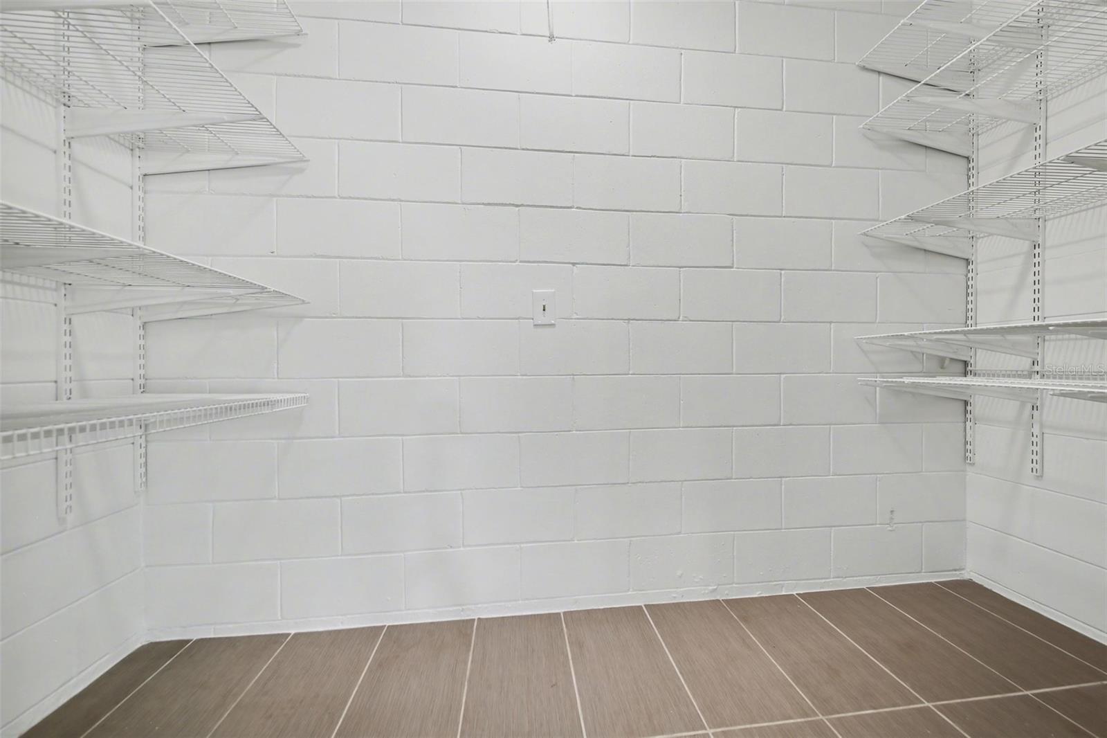 Image 18 of 25 For 722 Galsworthy Avenue