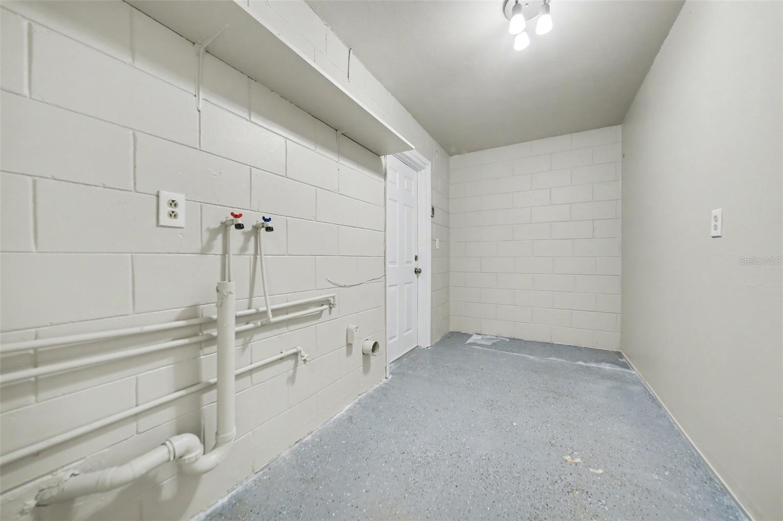 Image 19 of 25 For 722 Galsworthy Avenue