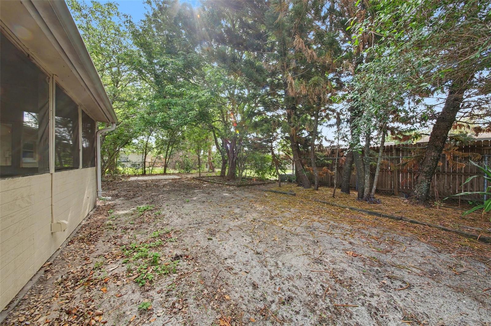 Image 23 of 25 For 722 Galsworthy Avenue