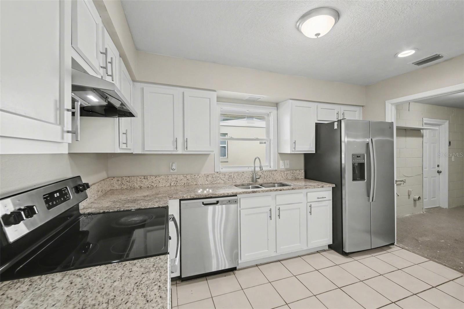 Image 6 of 25 For 722 Galsworthy Avenue