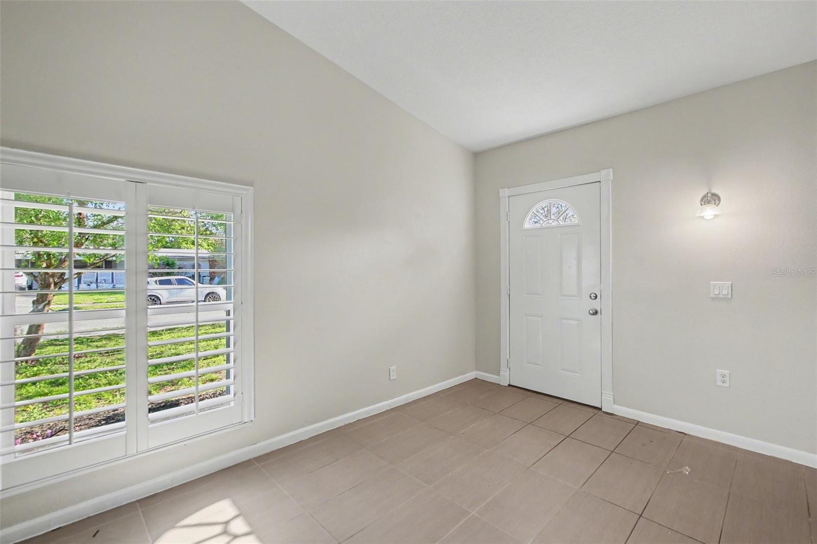 Image 7 of 25 For 722 Galsworthy Avenue