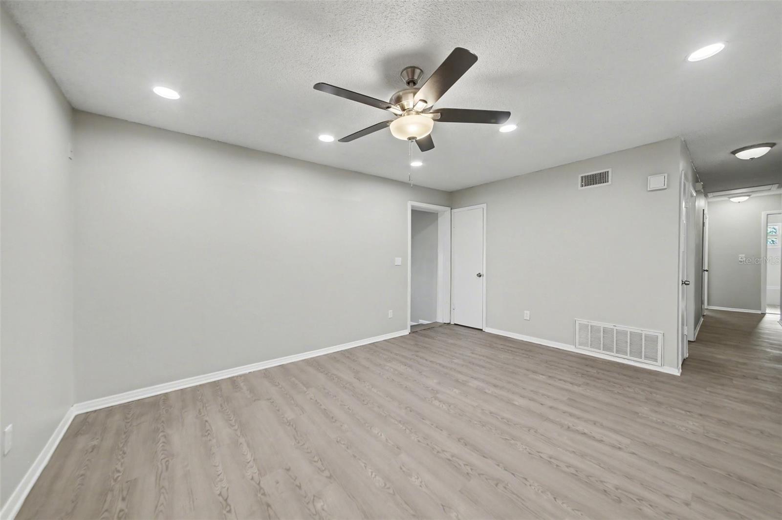 Image 9 of 25 For 722 Galsworthy Avenue