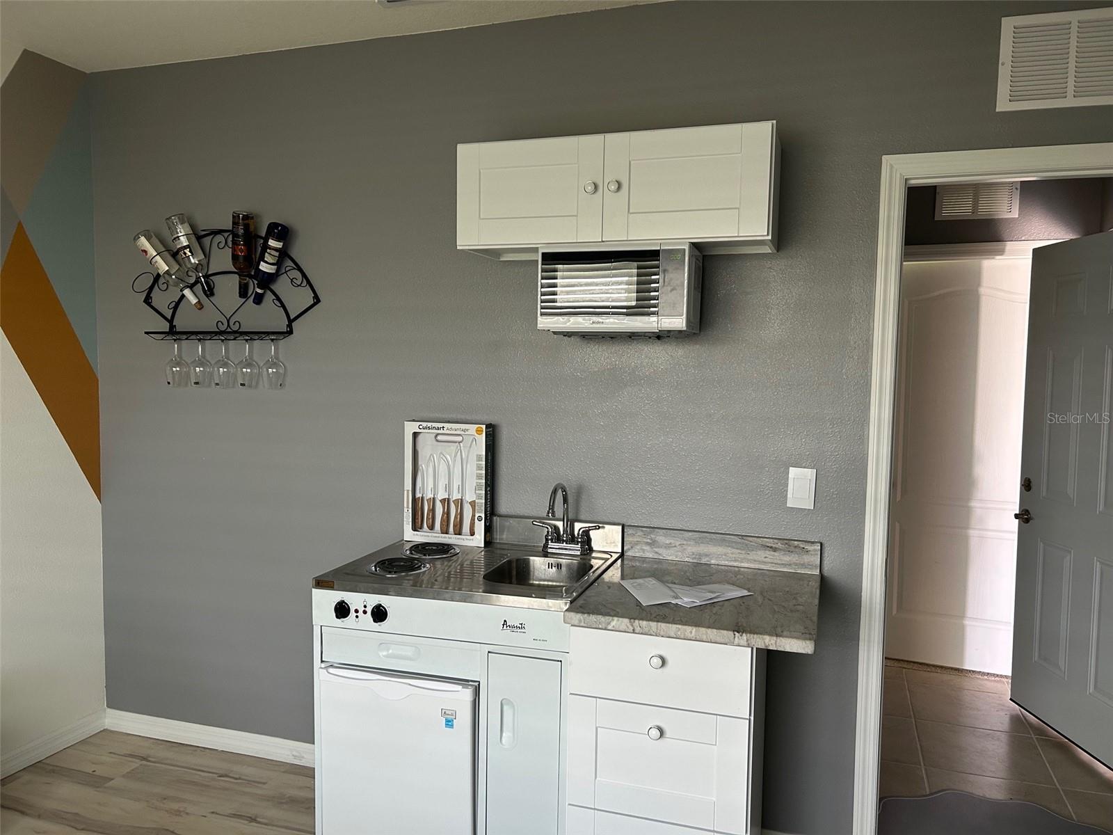 Image 2 of 9 For 845 Ambleside Drive