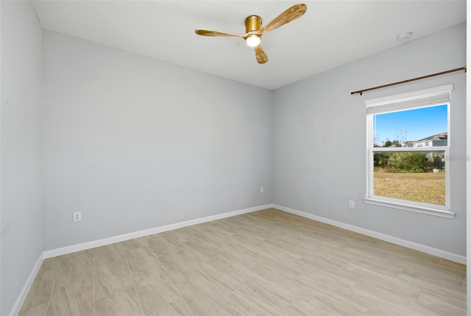 Image 21 of 27 For 575 Avila Place