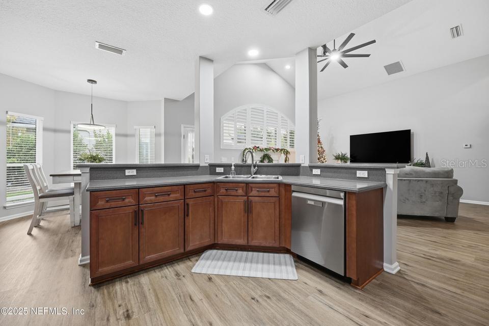 Image 21 of 58 For 2301 Country Side Drive