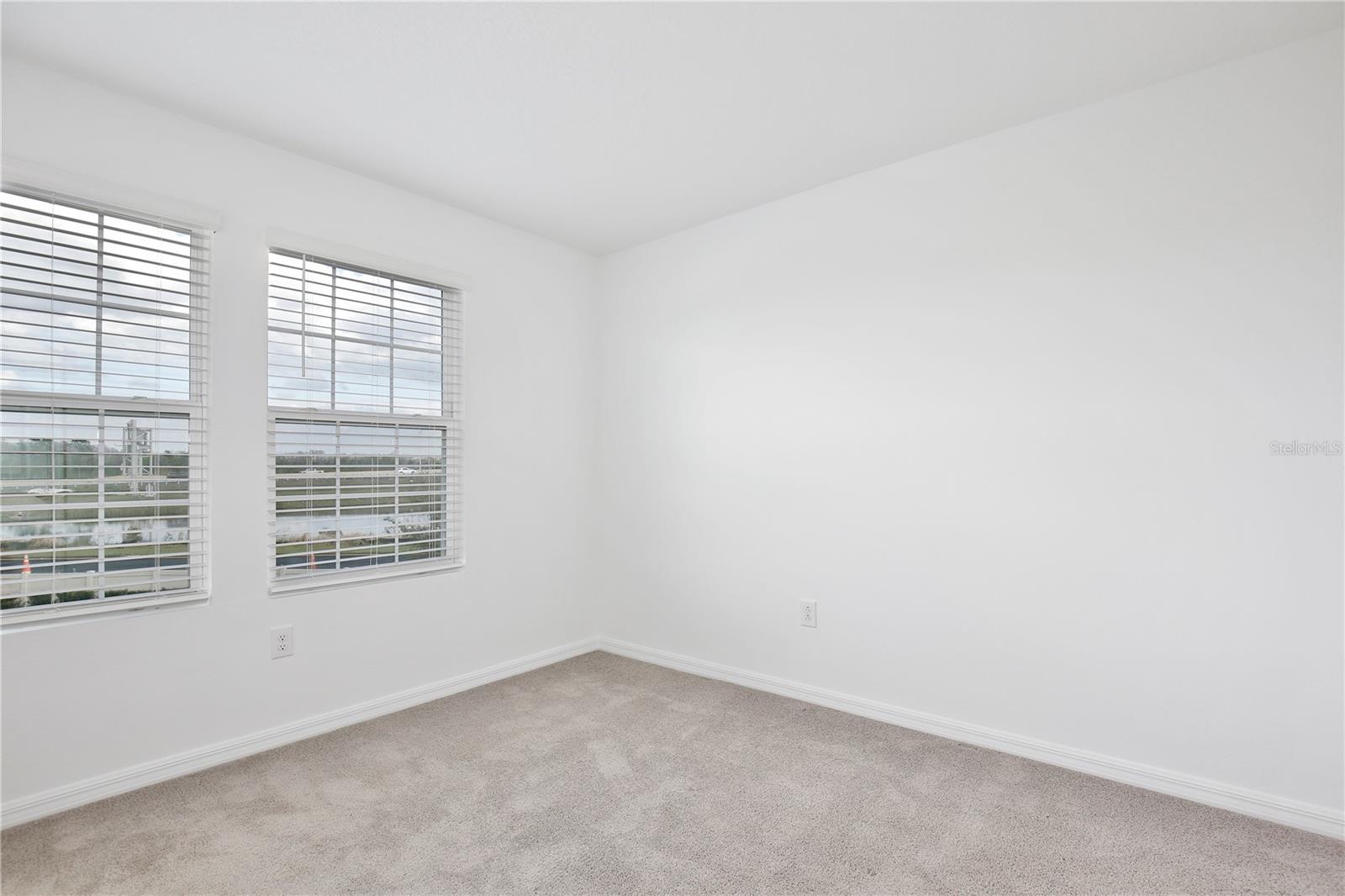 Image 18 of 26 For 10025 Eagle Rock Alley