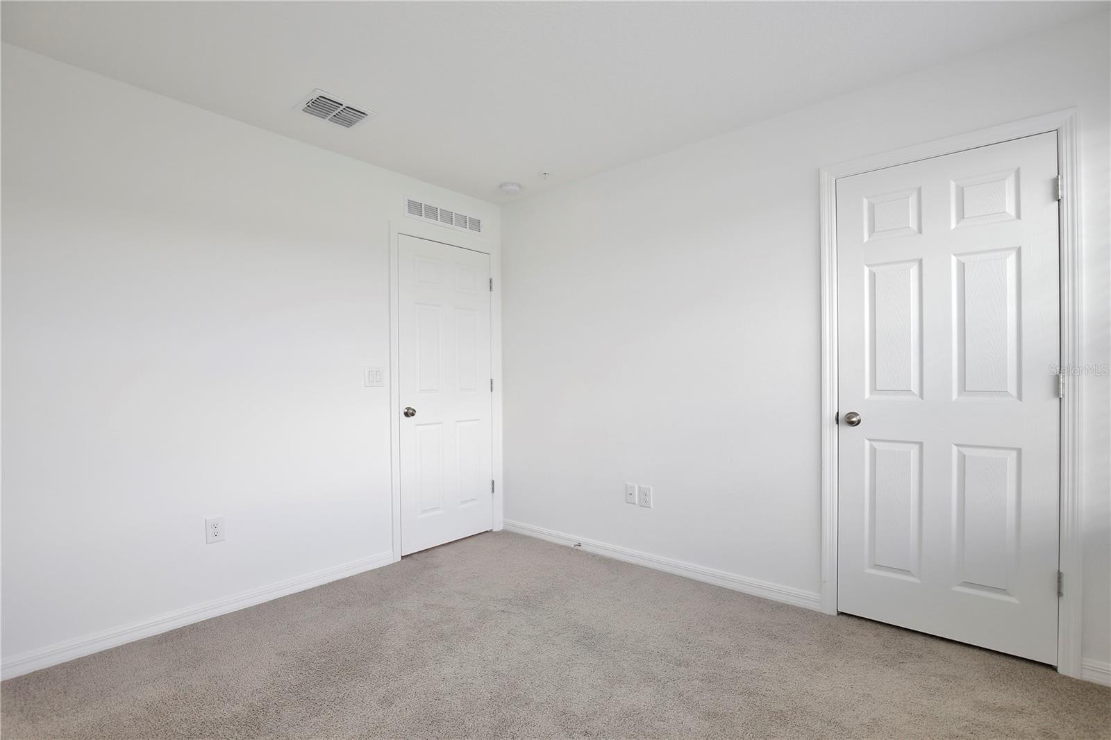 Image 19 of 26 For 10025 Eagle Rock Alley