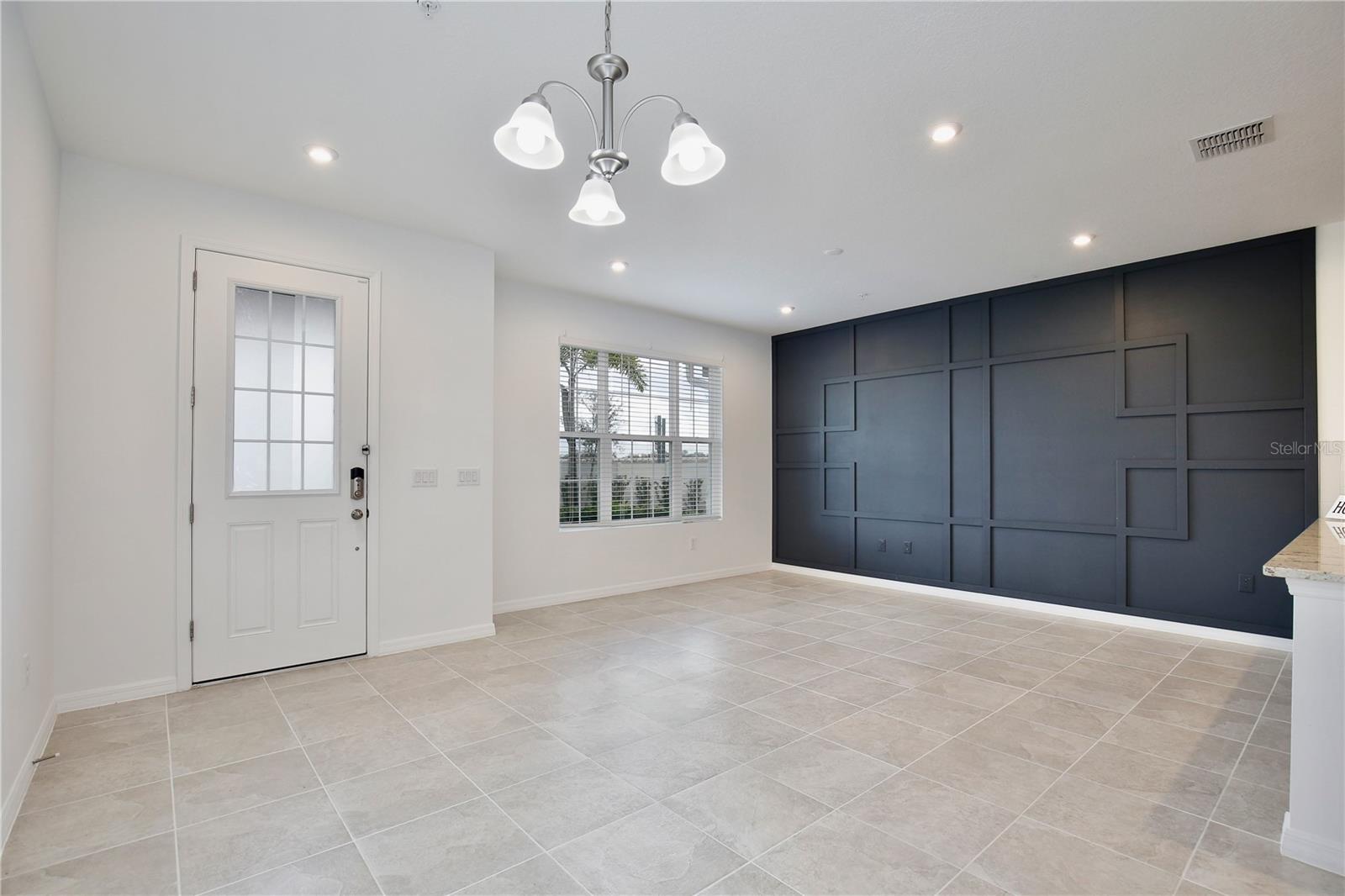 Image 4 of 26 For 10025 Eagle Rock Alley