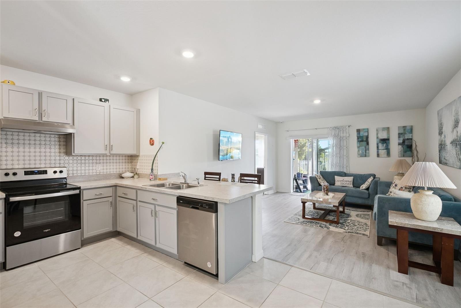 Image 11 of 35 For 916 August Sky Drive