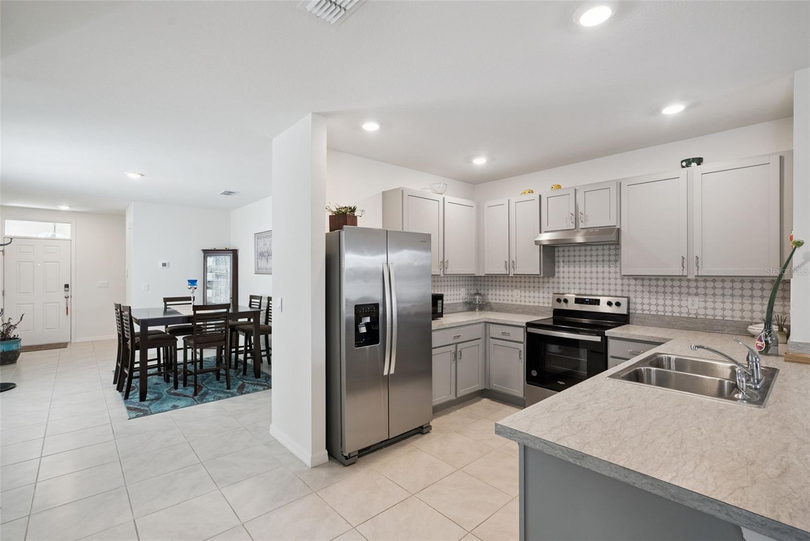 Image 12 of 35 For 916 August Sky Drive