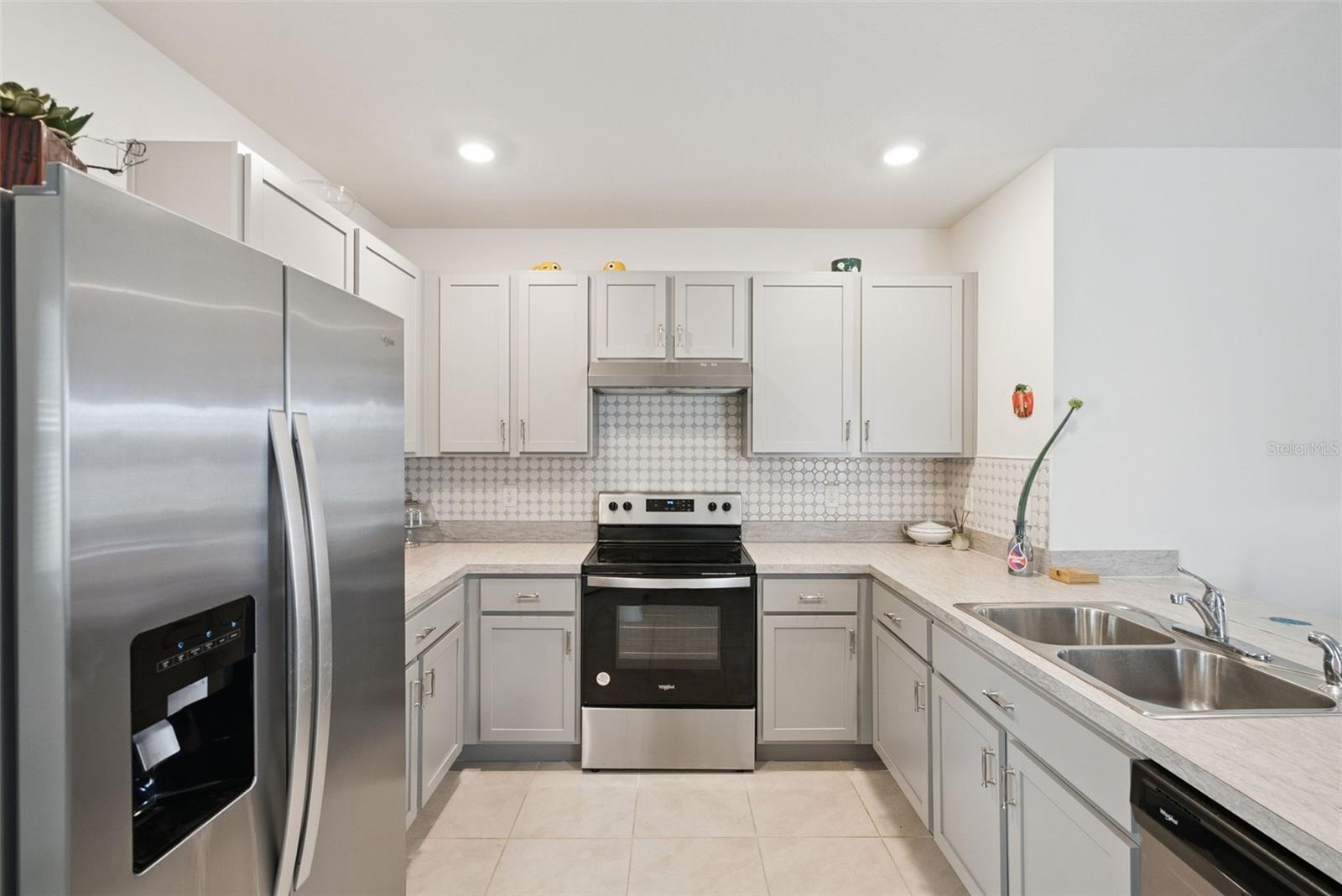 Image 13 of 35 For 916 August Sky Drive