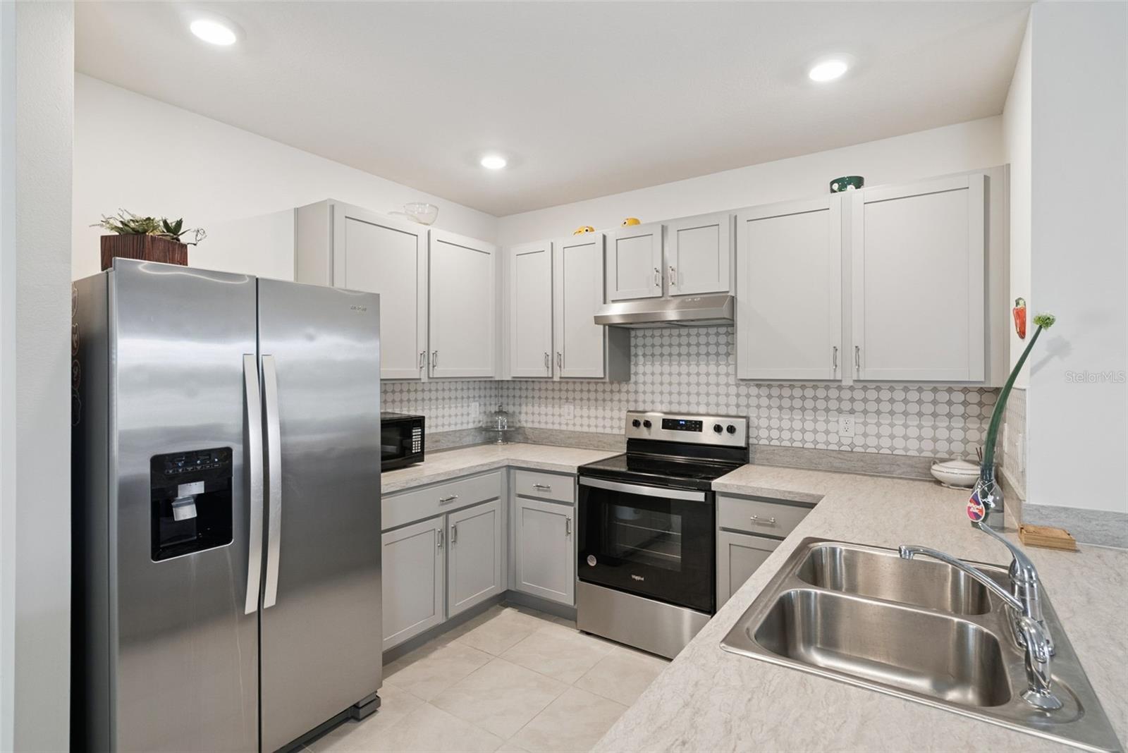 Image 14 of 35 For 916 August Sky Drive