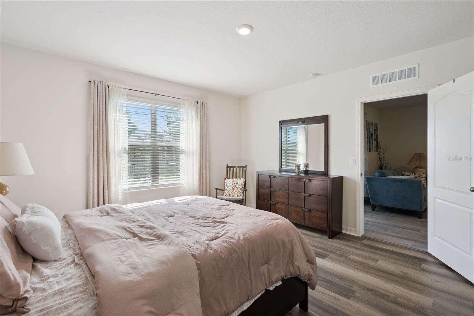 Image 15 of 35 For 916 August Sky Drive