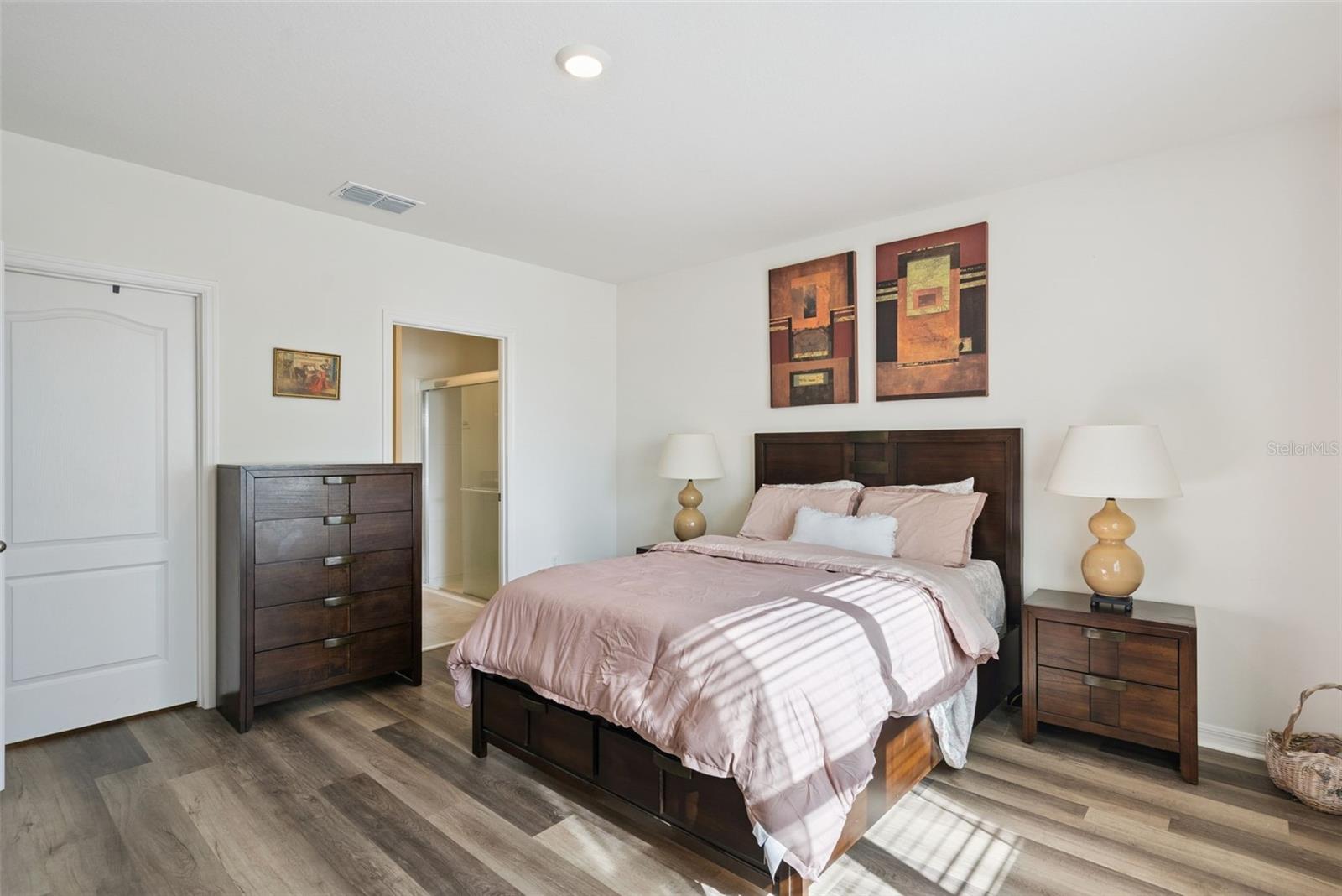 Image 17 of 35 For 916 August Sky Drive