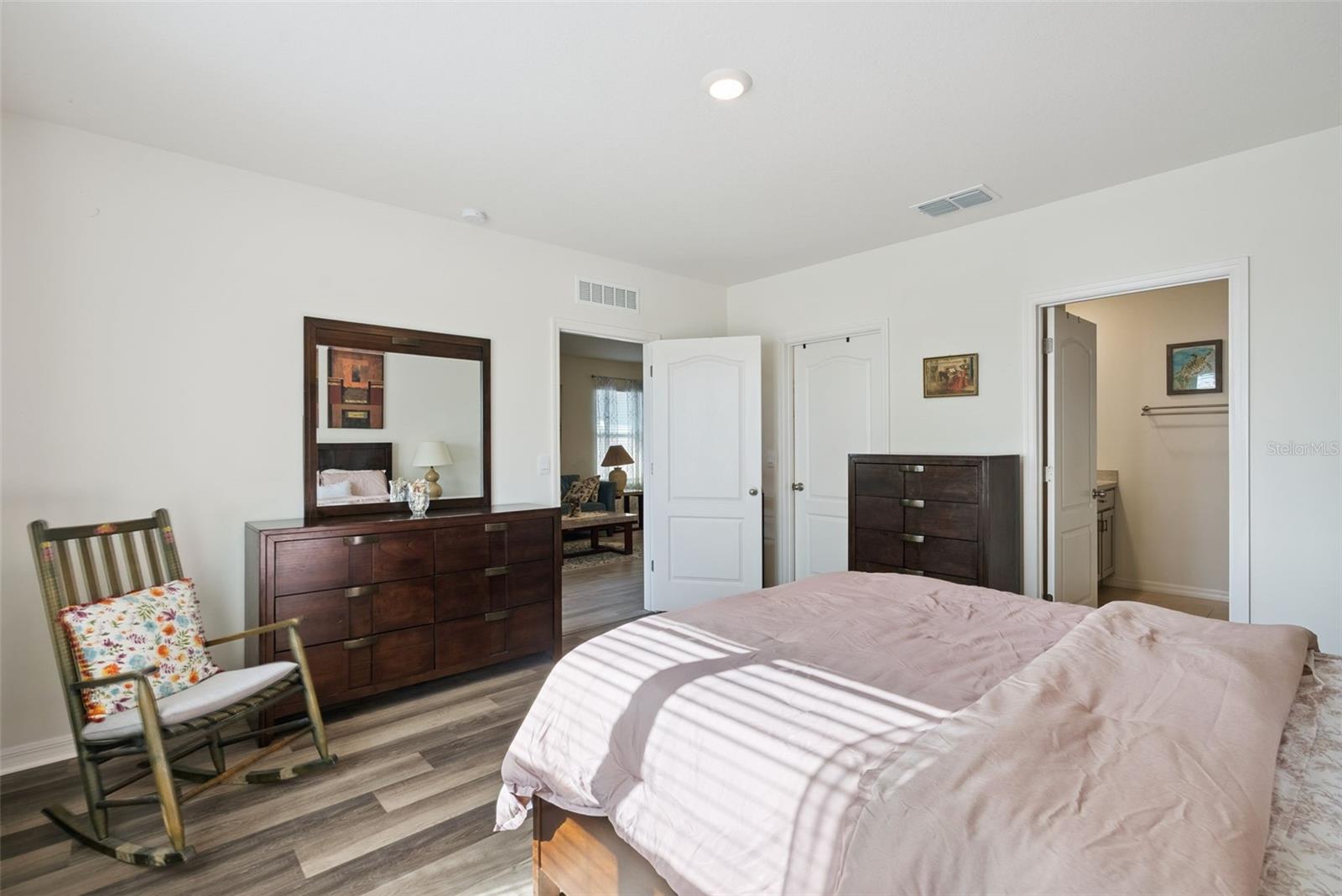 Image 18 of 35 For 916 August Sky Drive